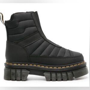 Dr Martens Audrick Quilted Soft Wair women’s size 6-NWT